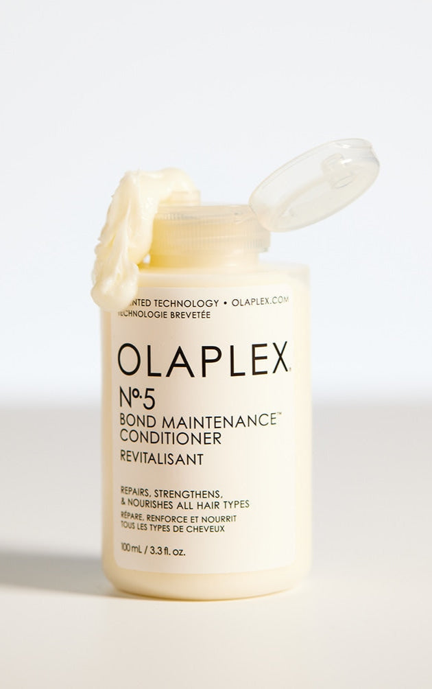 Olaplex No. 5 Bond Maintenance Conditioner – a moisturizing and reparative conditioner that strengthens, hydrates, and smooths hair while reducing frizz and damage.